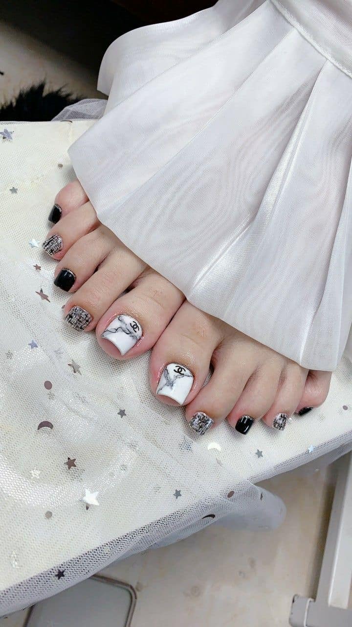 Kiểu nail chân dior sang.