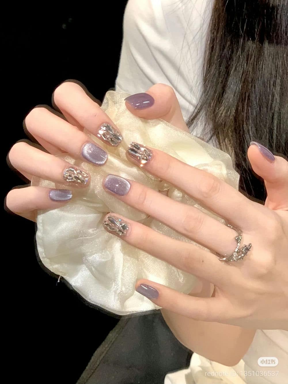 Kiểu nail màu tím xinh.