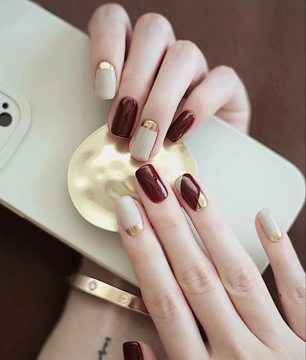 Nail 2 màu thời thượng