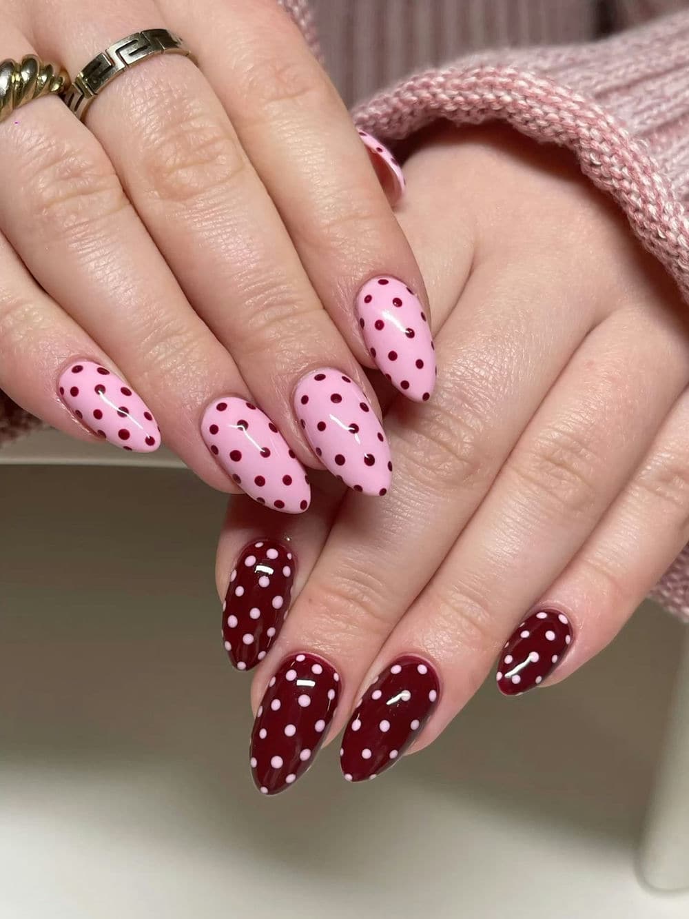 Nail chấm bi tươi sáng.