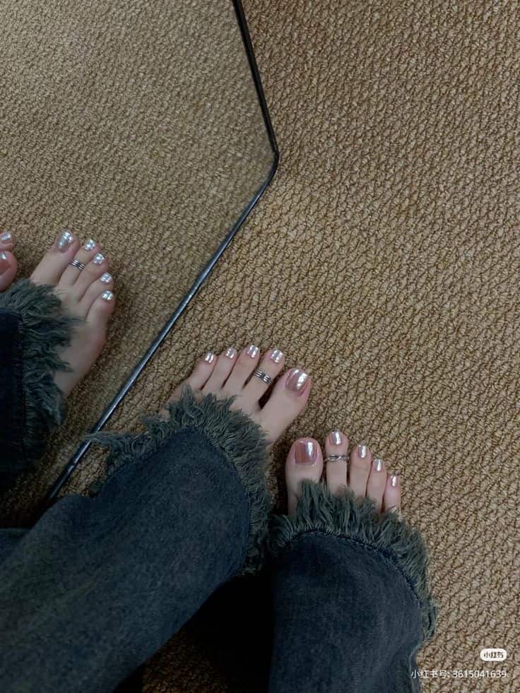 Nail chân màu kem sang.