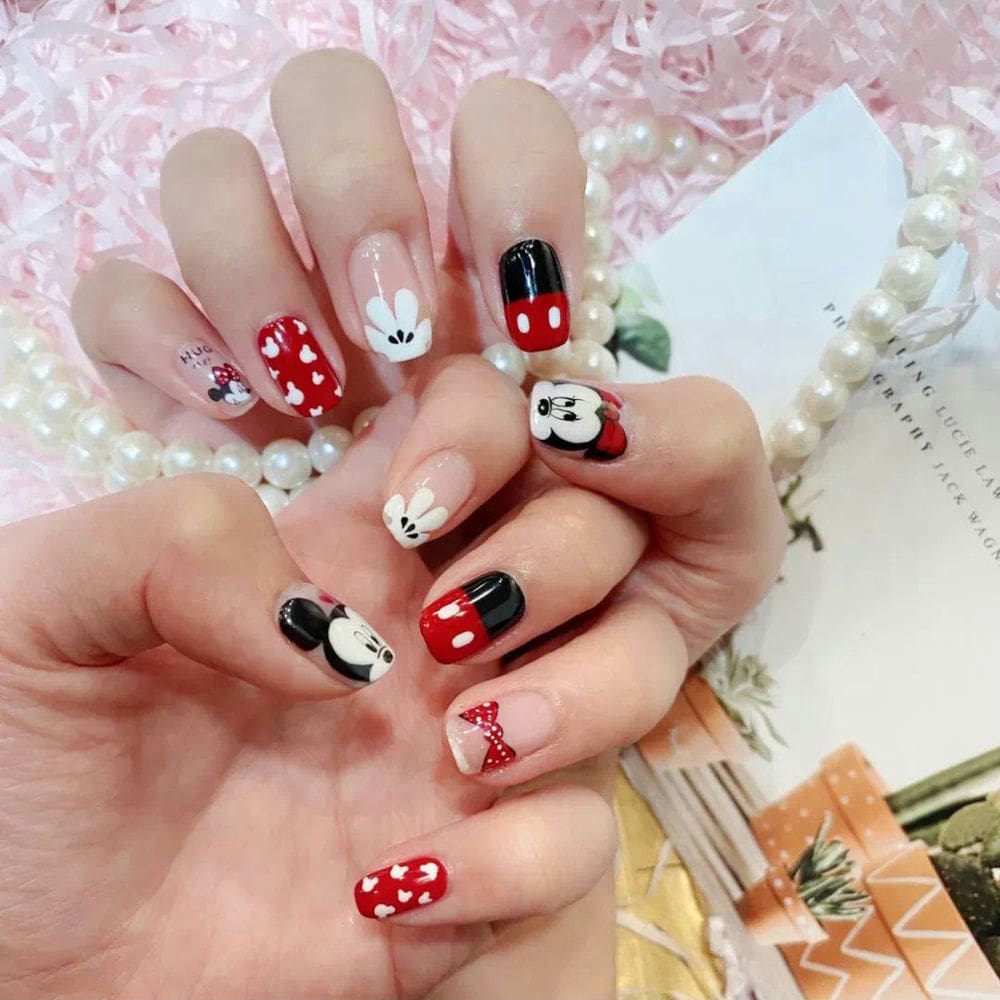 Nail chuột mickey phong cách