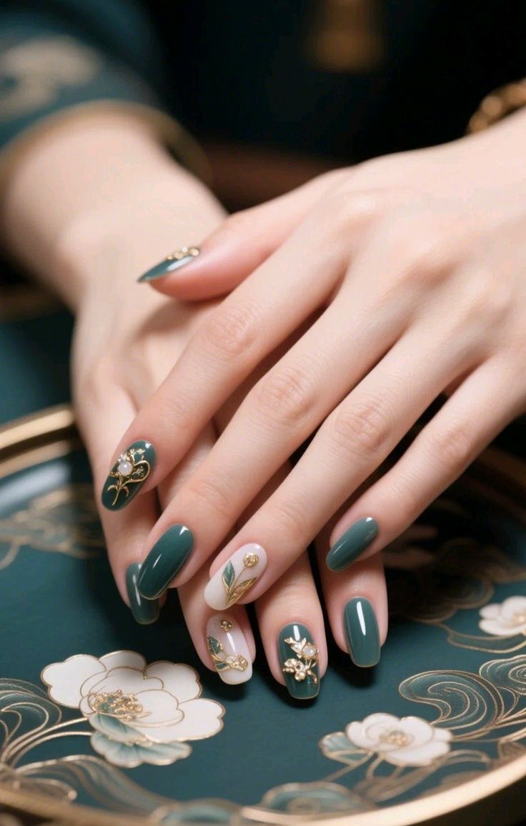 Nail cổ trang duyên dáng