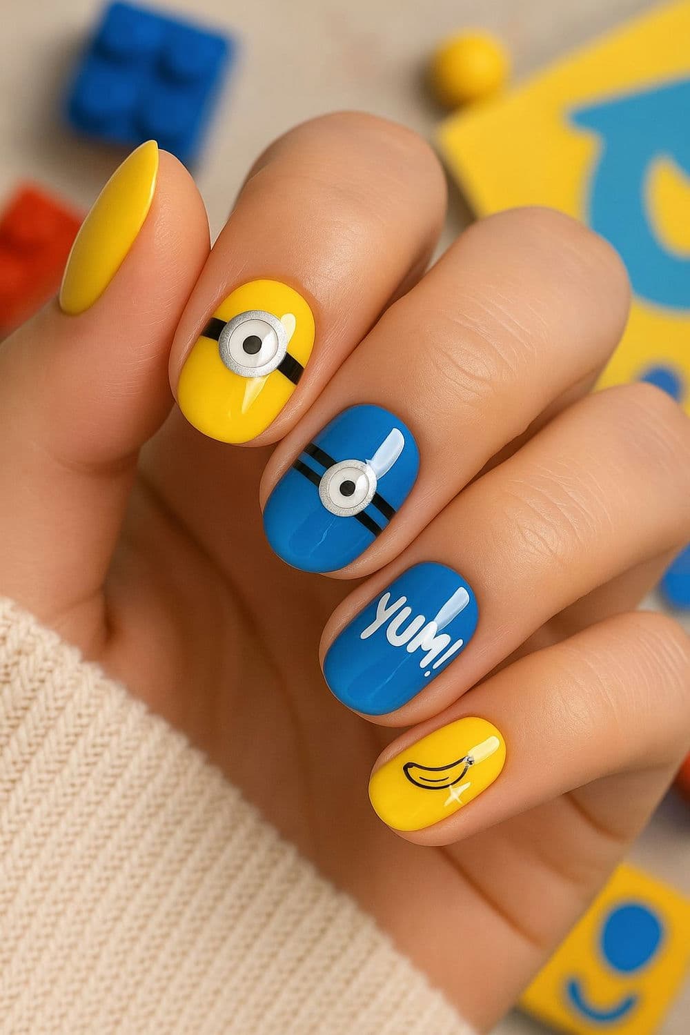 Nail con vịt màu vàng pastel.