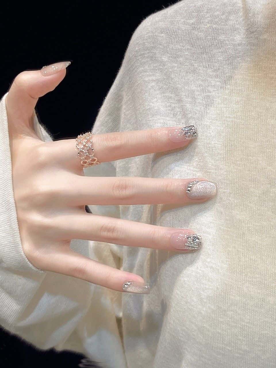 Nail kim tuyến hợp trend.