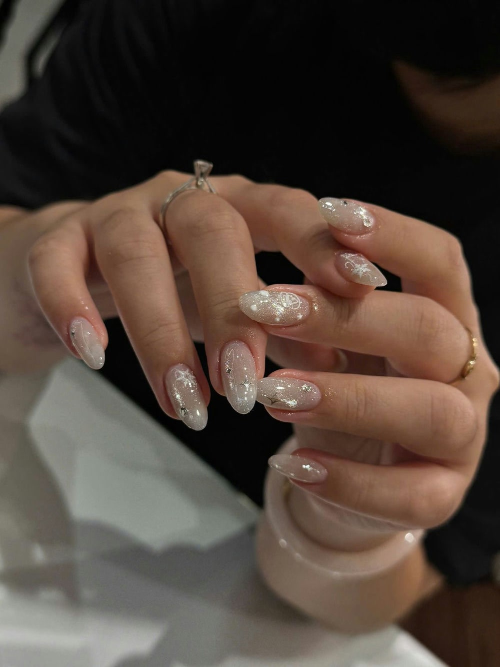 Nail kim tuyến nổi bật.