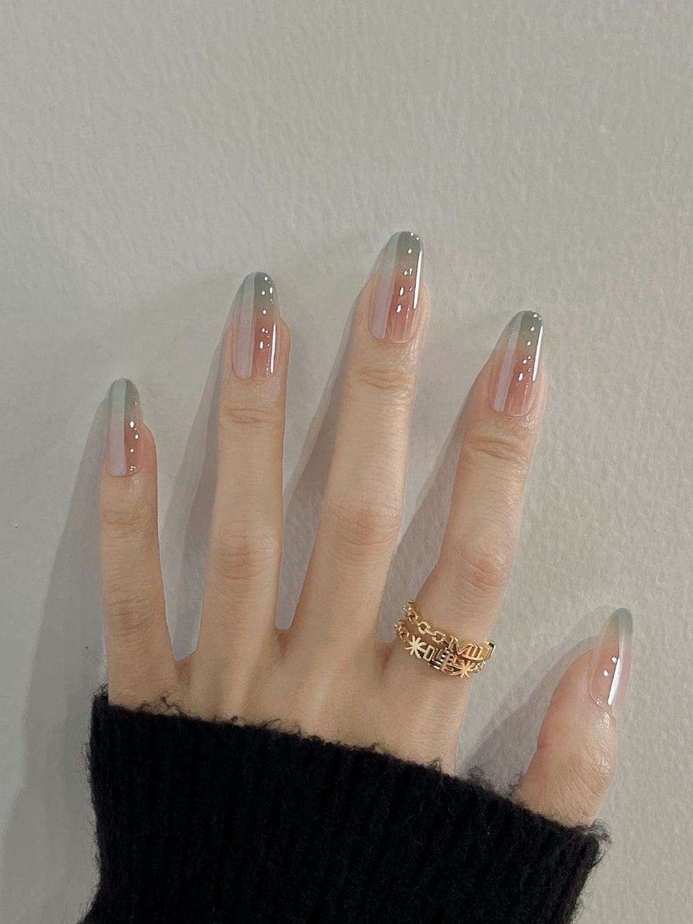 Nail kim tuyến rực rỡ.