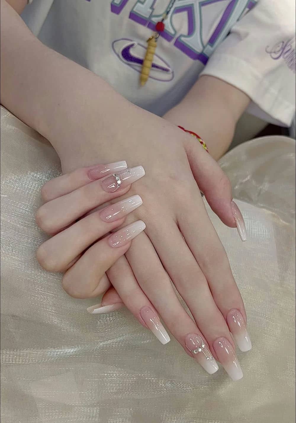 Nail kim tuyến tỏa sáng.