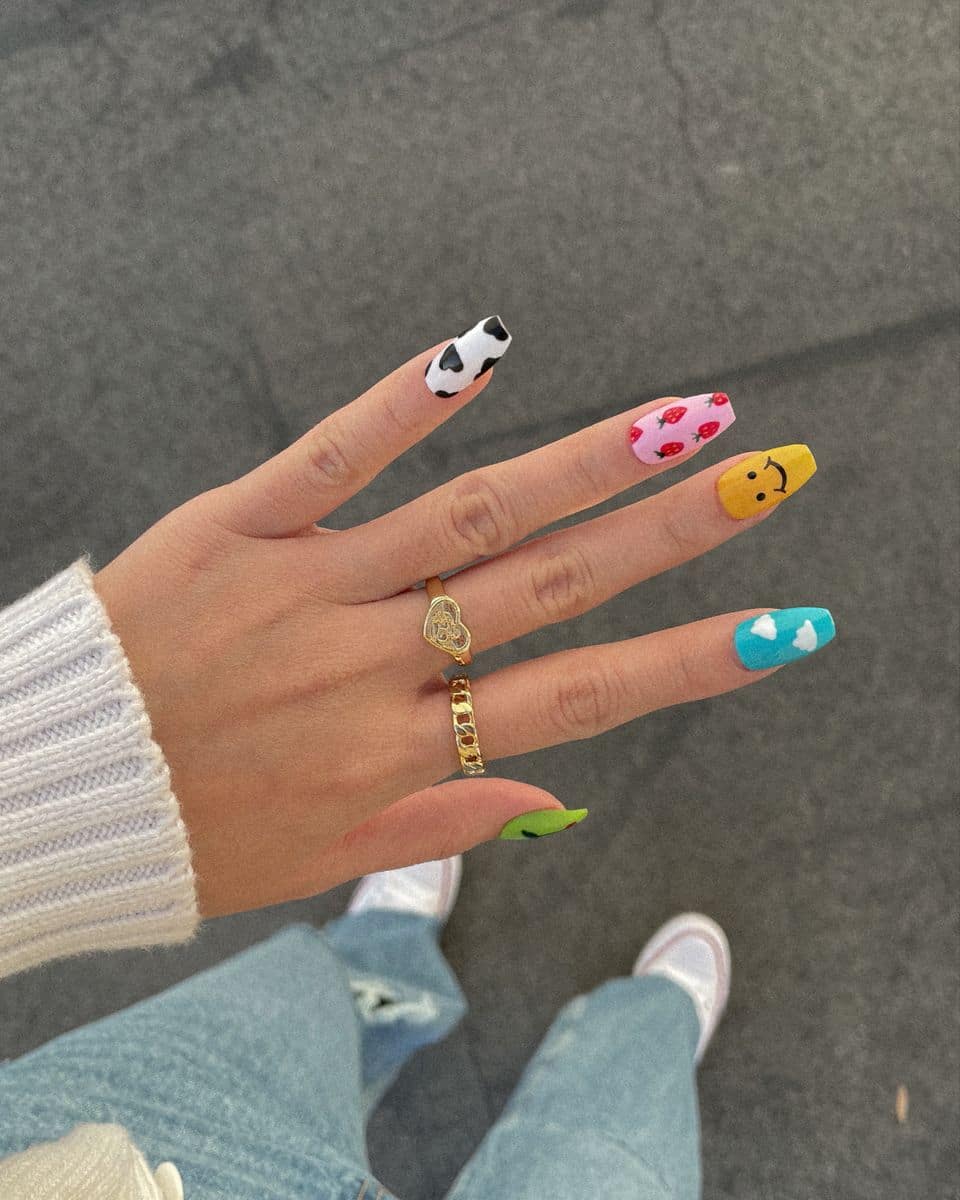 Nail mặt cười đáng yêu.