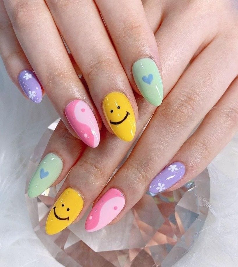 Nail mặt cười vibe năng động.