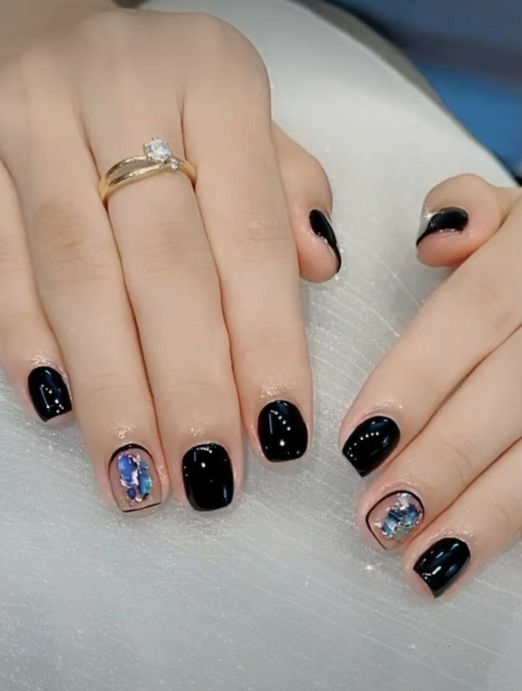 Nail màu đen cá tính