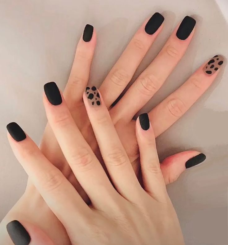 Nail màu đen hiện đại