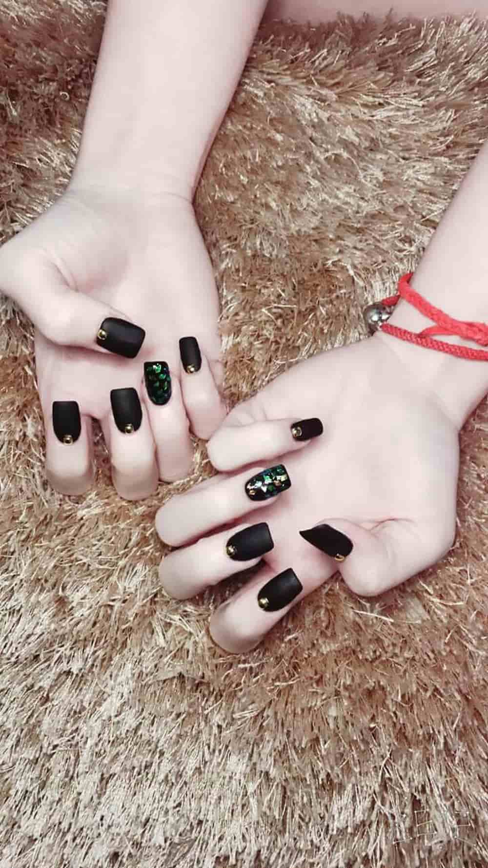 Nail màu đen sang trọng