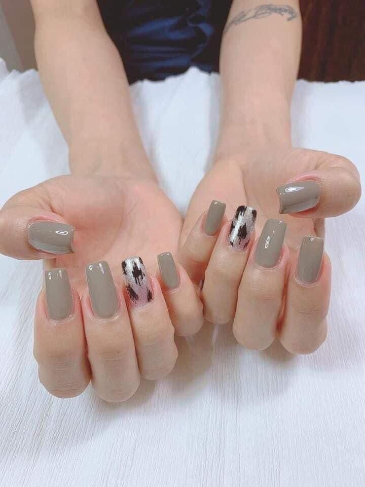 Nail màu xám nhẹ nhàng