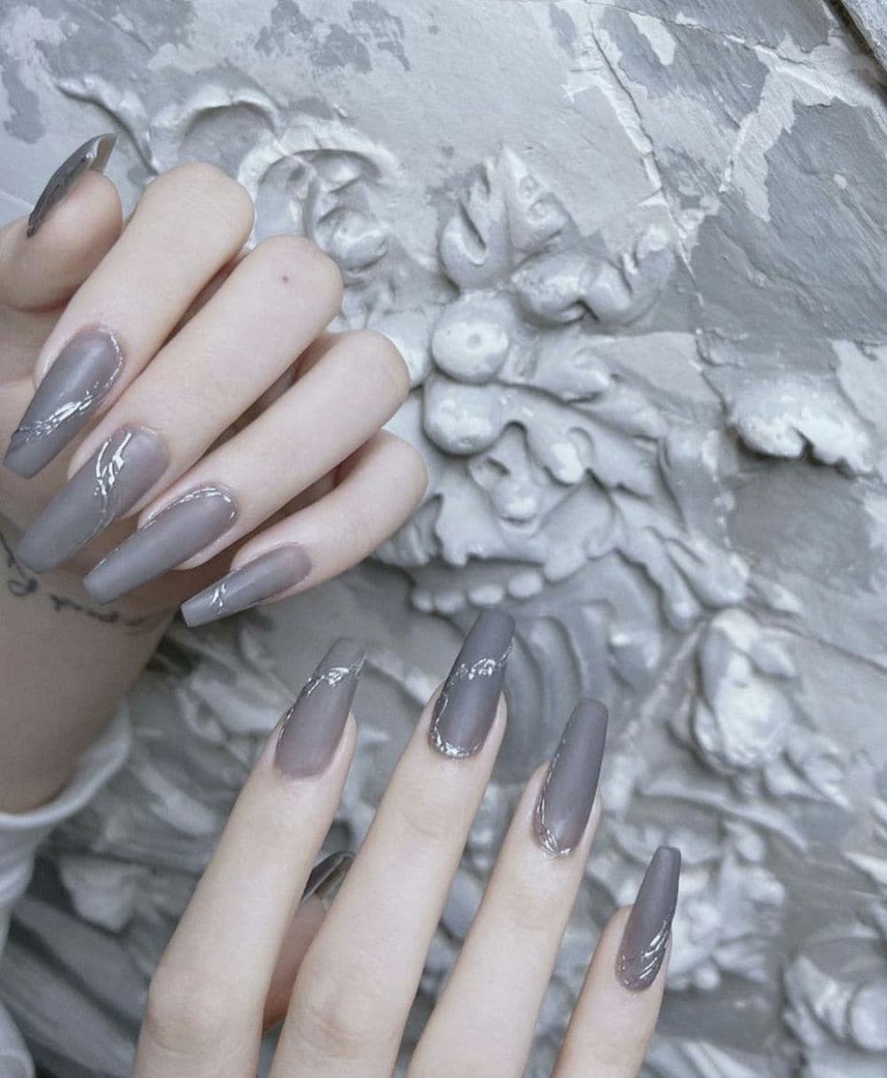 Nail màu xám thanh lịch