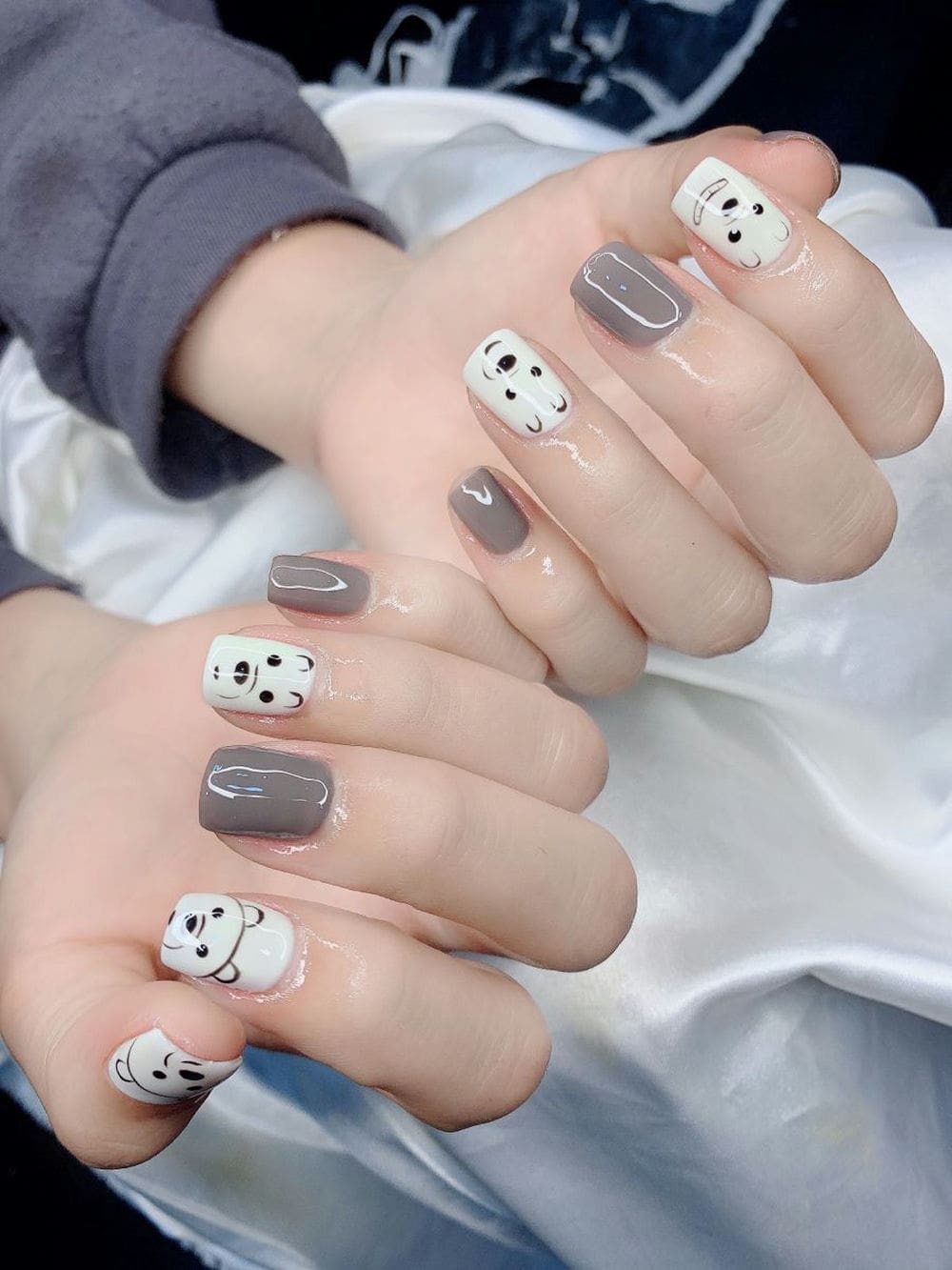 Nail màu xám thời thượng