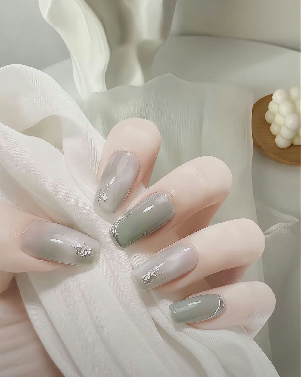 Nail màu xám tinh tế