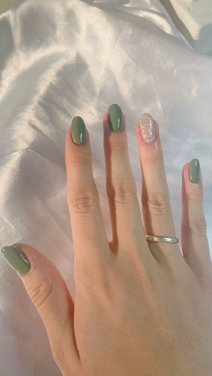 Nail màu xanh bơ 2