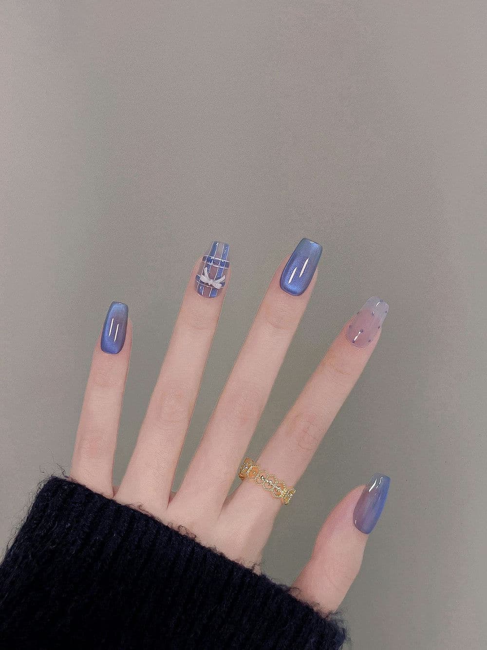 Nail màu xanh coban đẹp.