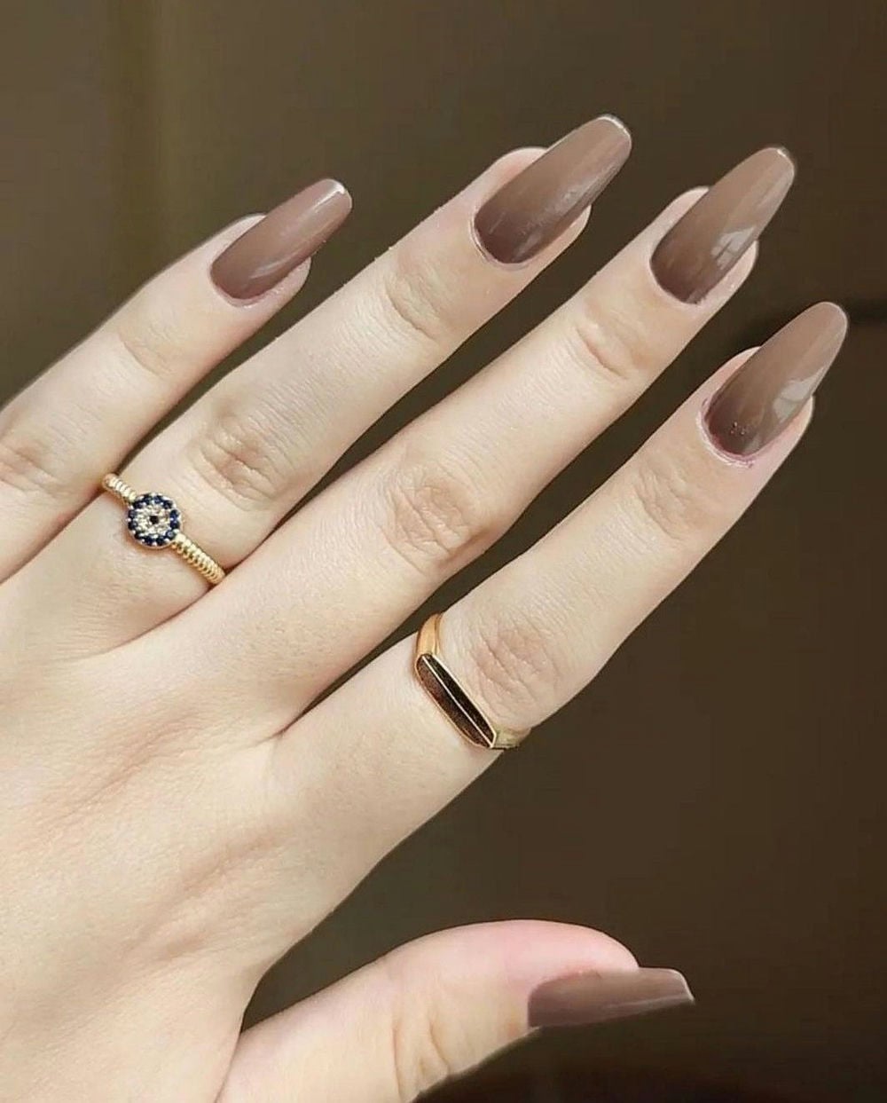 Nail một màu sang trọng.