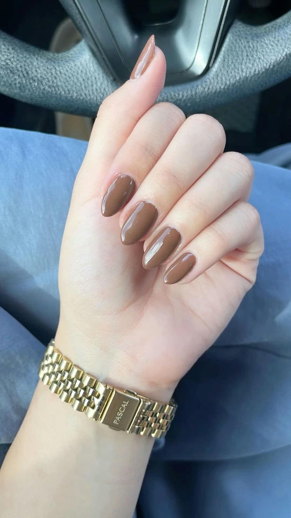 Nail một màu trẻ trung.