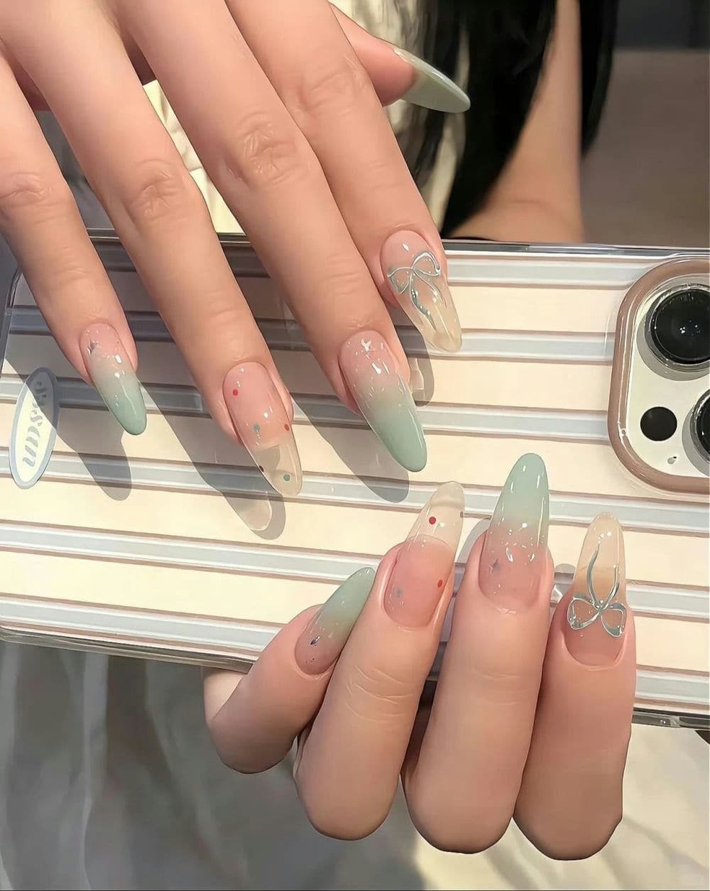 Nail mùa hè nổi bật.