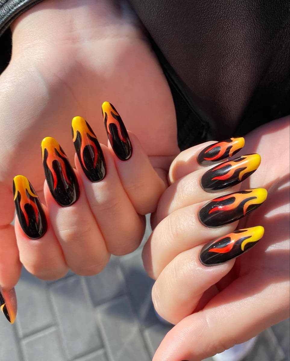 Nail ngọn lửa đỏ cam.