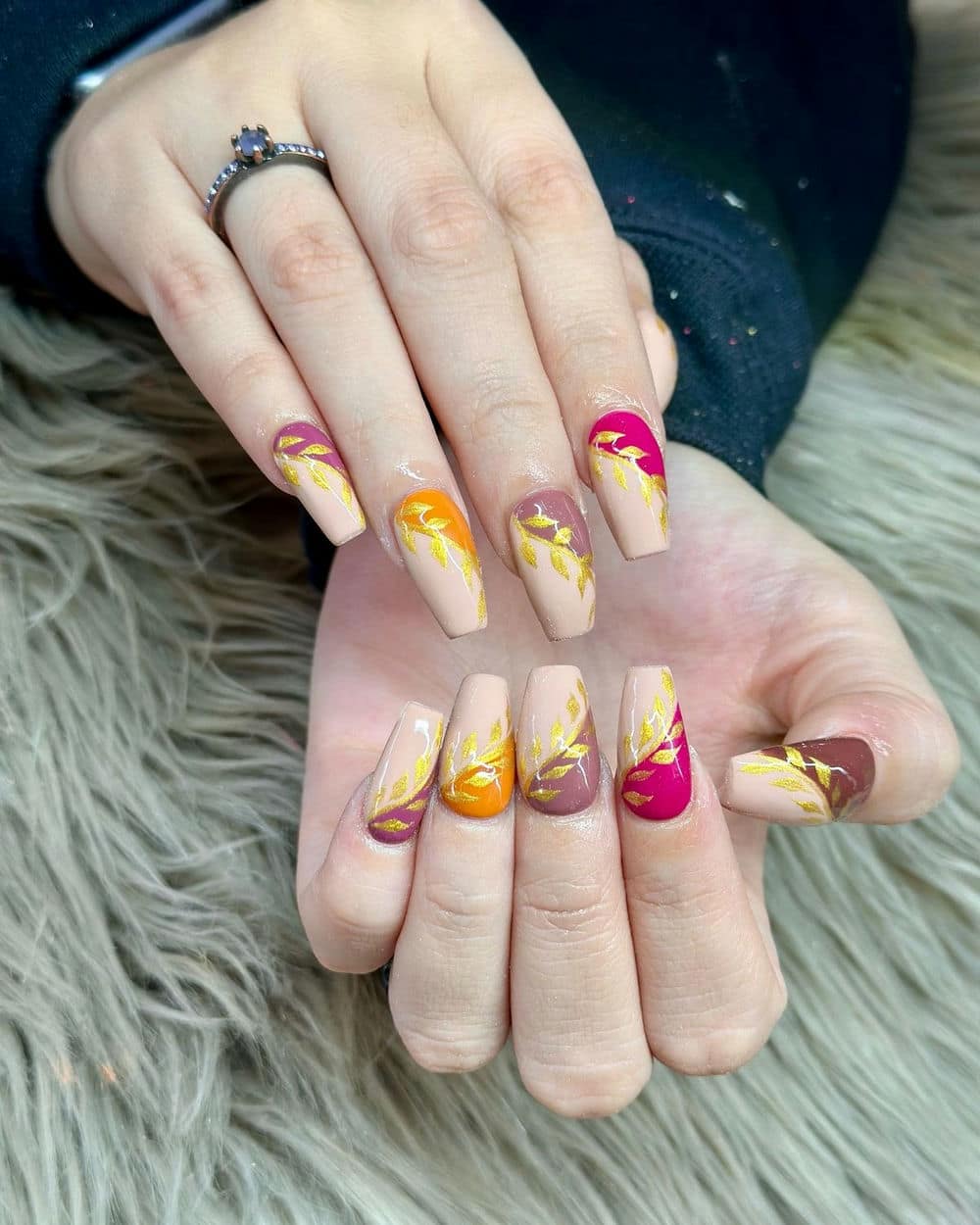 Nail nhiều màu nổi bật