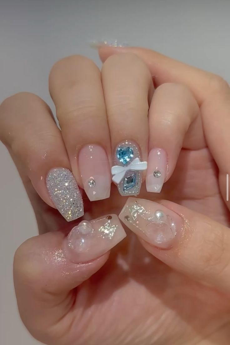 Nail nhũ bạc hiện đại