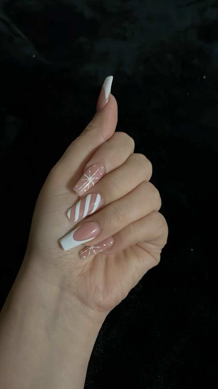 Nail nhũ đá nổi bật