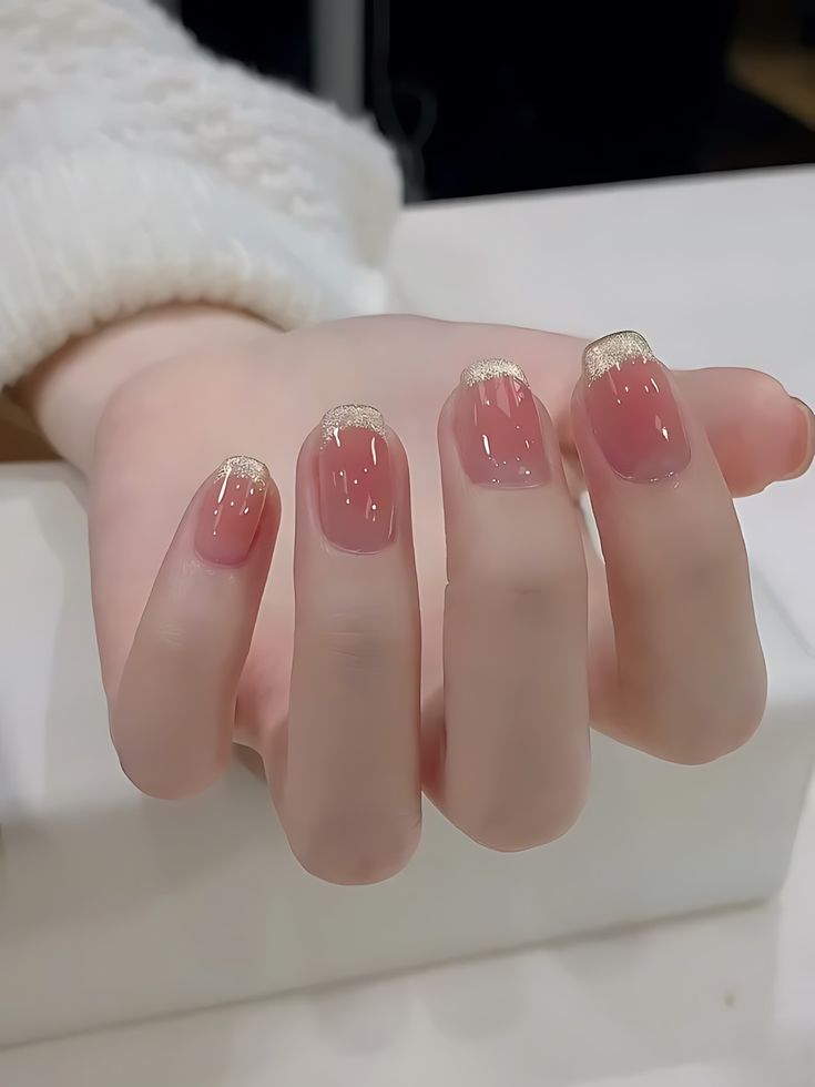Nail ombre tông nhẹ xinh
