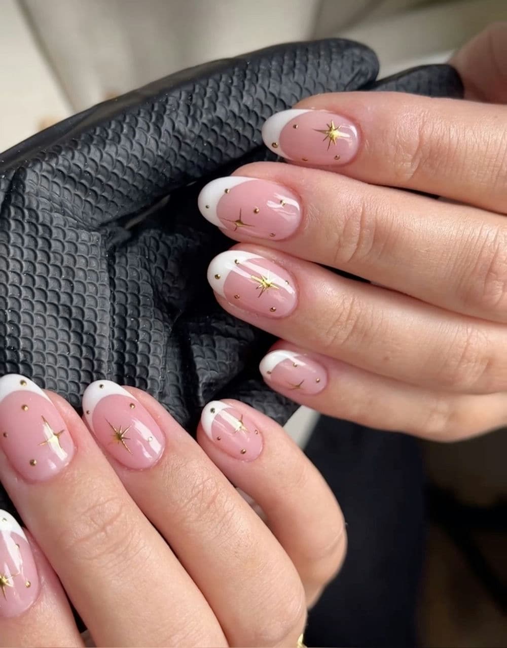 Nail sơn đầu hiện đại.