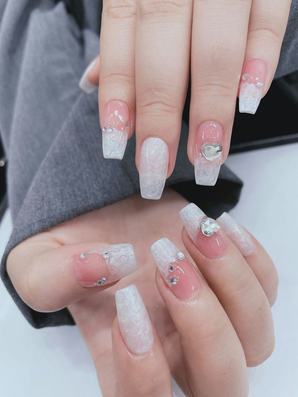 Nail sơn đầu nhẹ xinh.