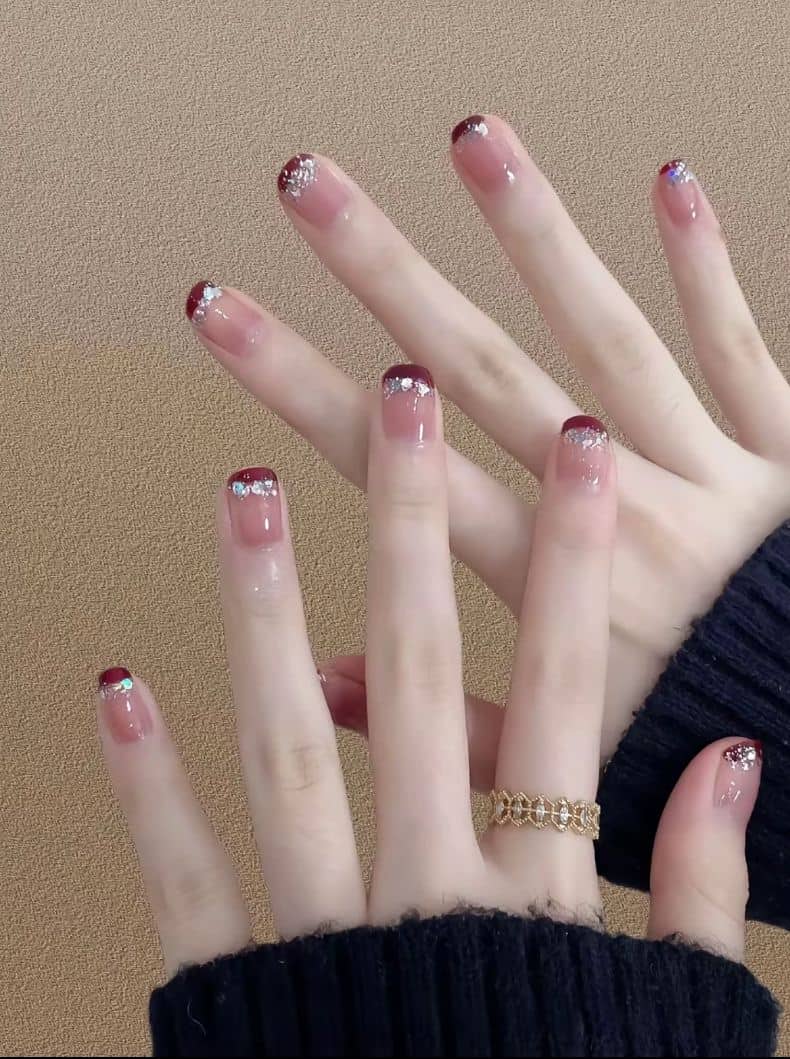 Nail sơn đầu tinh tế.