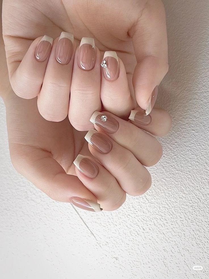 Nail sơn đầu trẻ trung.