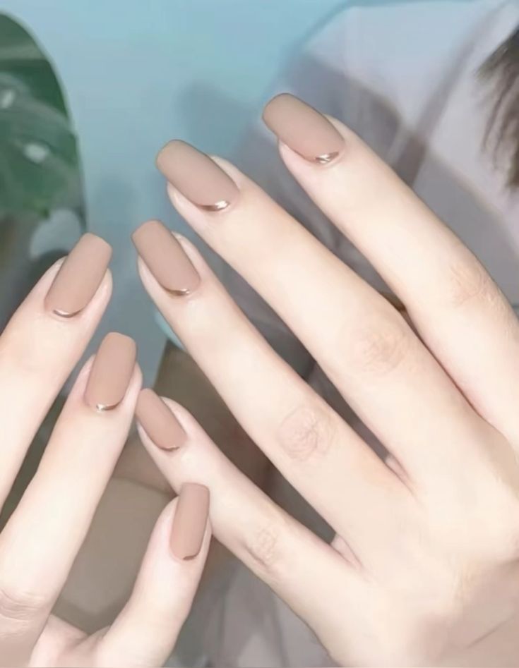 Nail sơn trơn tối giản