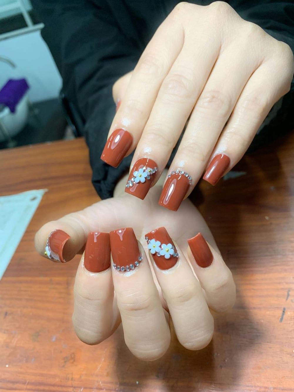 Nail trung niên hợp tuổi