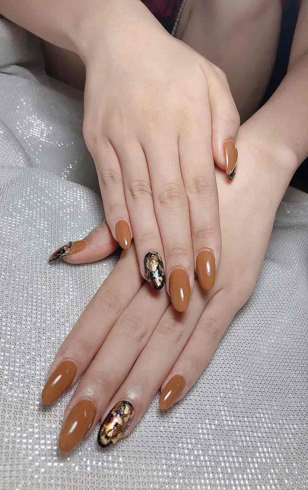 Nail trung niên màu trầm