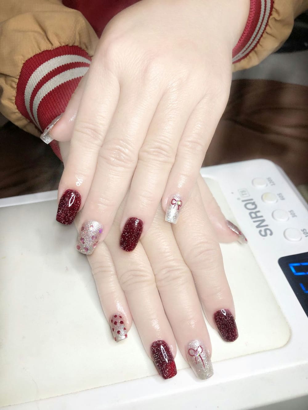 Nail trung niên nhã nhặn
