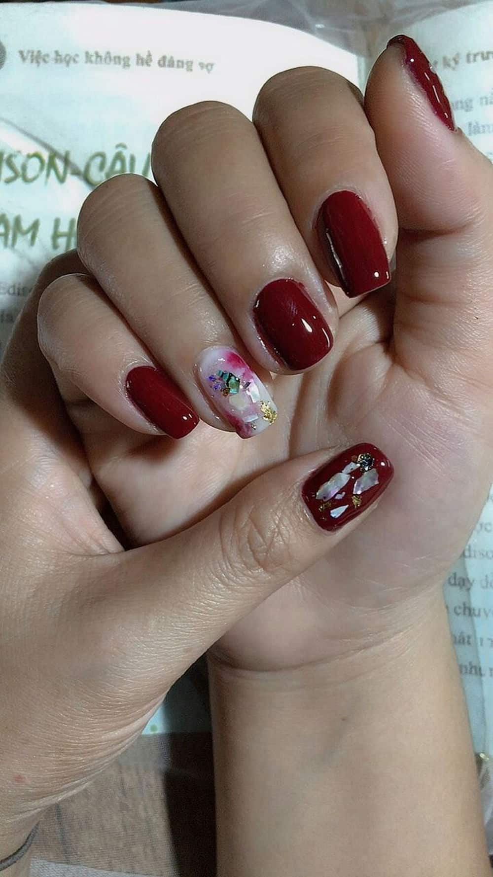 Nail trung niên tôn da