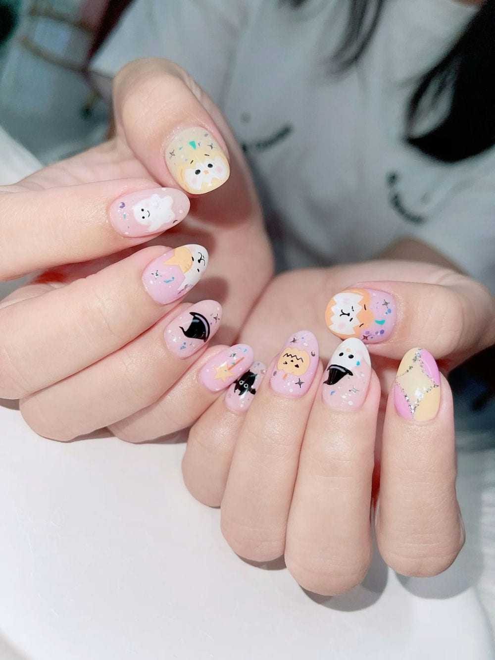 Nail vẽ doraemon phong cách.