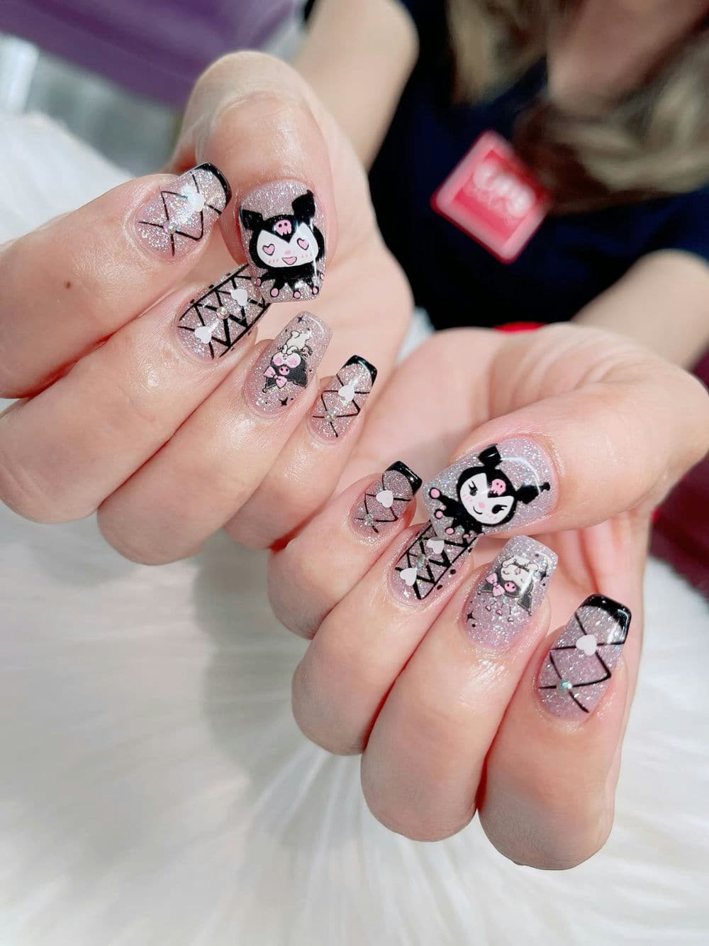 Nail vẽ doraemon trẻ trung.