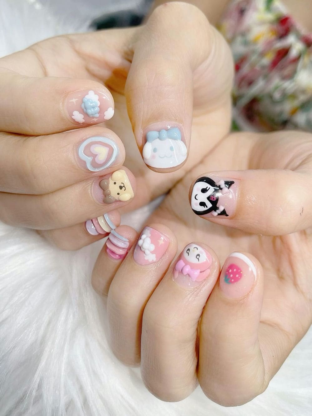 Nail vẽ doraemon xinh xắn.