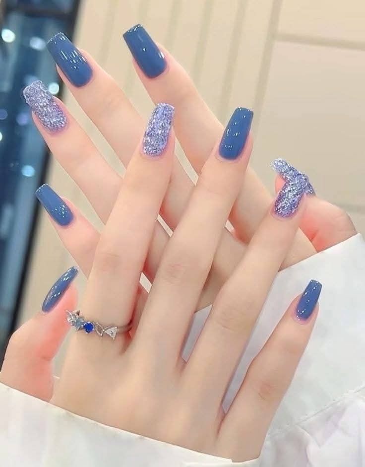 Nail xanh coban pastel nhẹ.