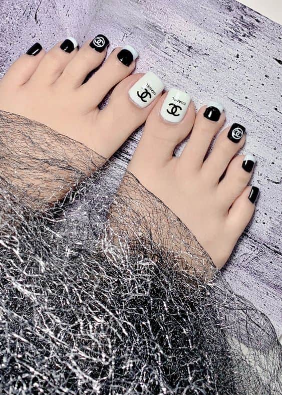 Thiết kế nail chân dior.