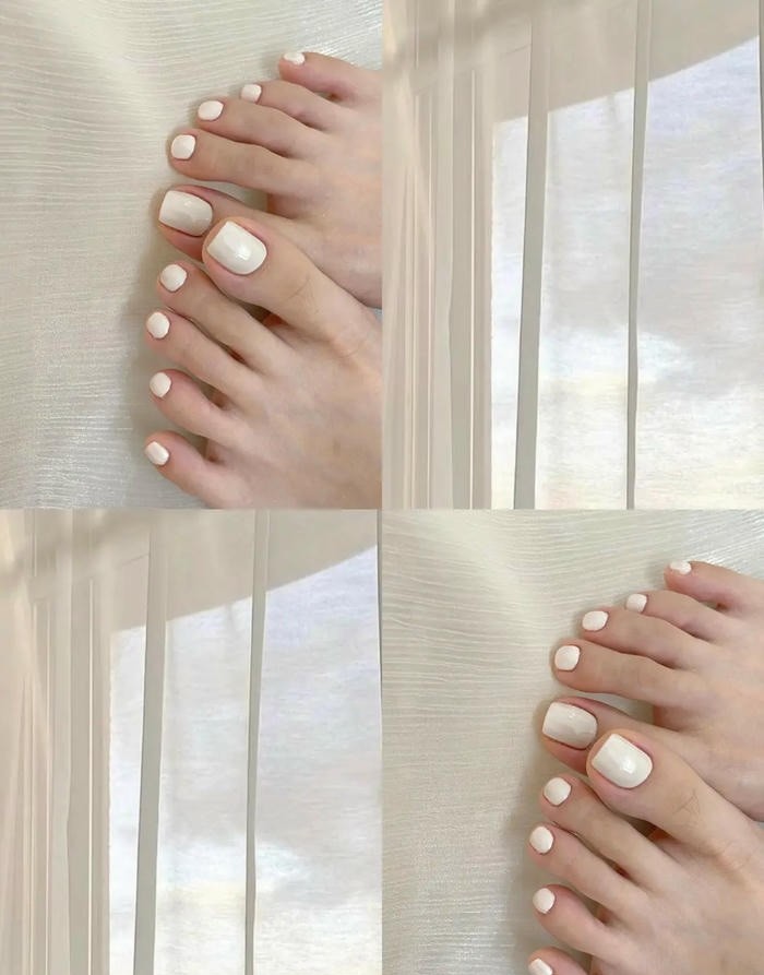 ảnh nail chân đen trắng đơn giản