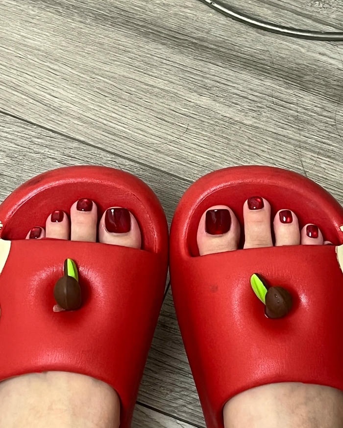 ảnh nail chân đỏ cực đẹp