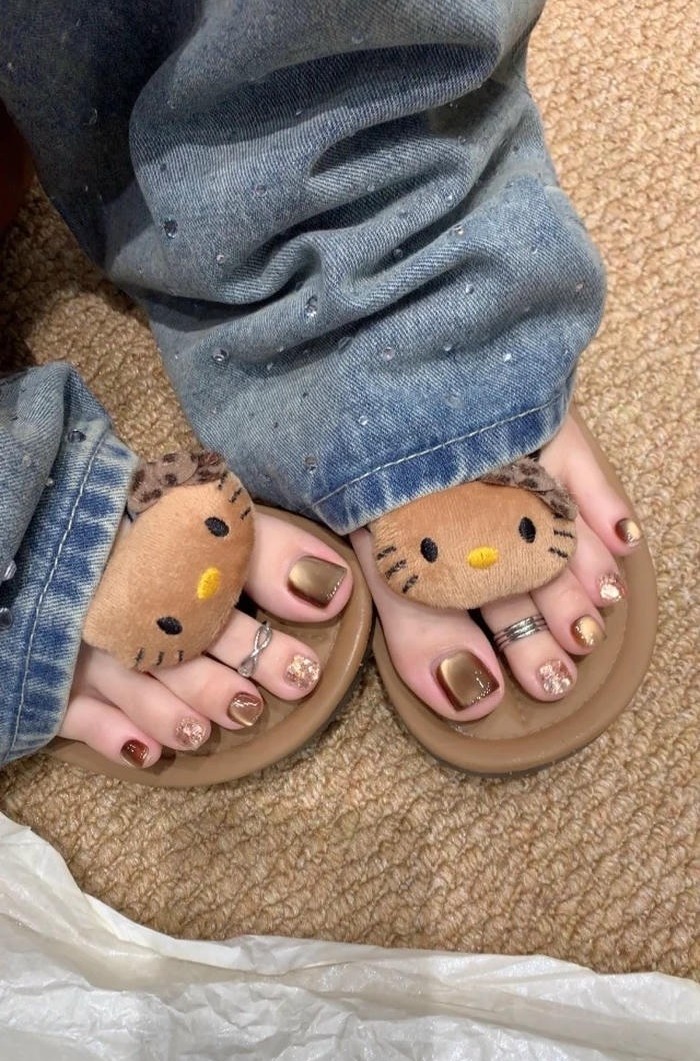 ảnh nail chân màu nâu cao cấp