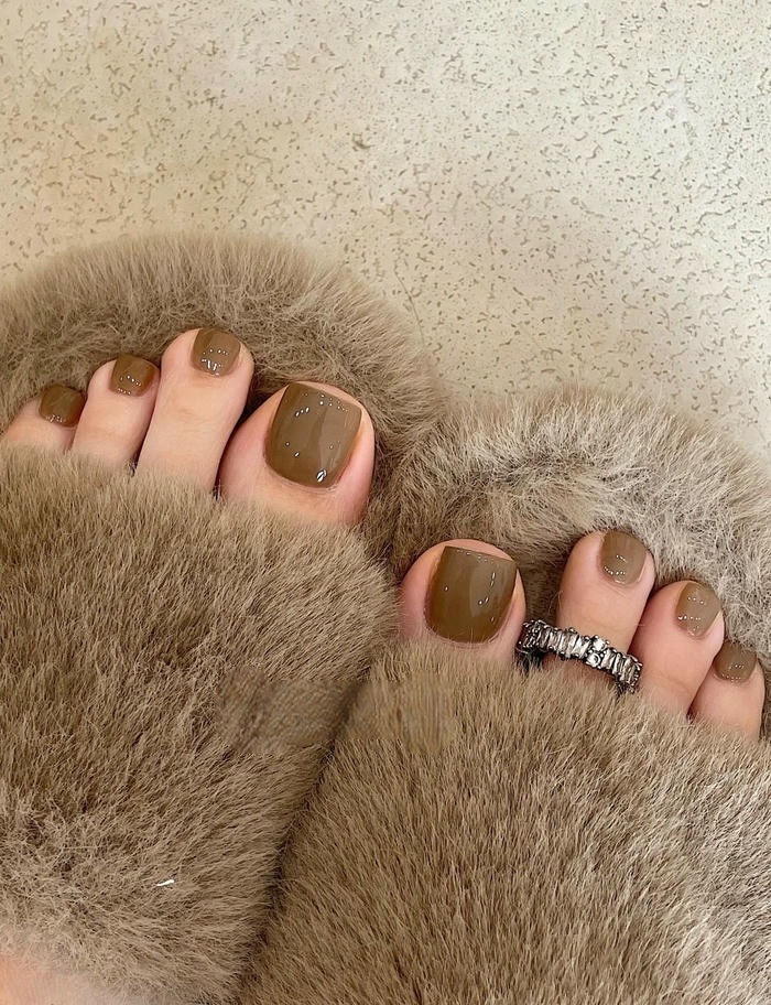 ảnh nail chân màu nâu đẹp
