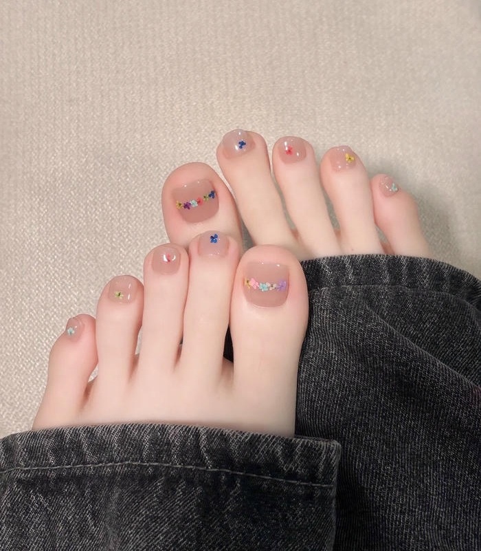 ảnh nail chân màu thạch nhẹ